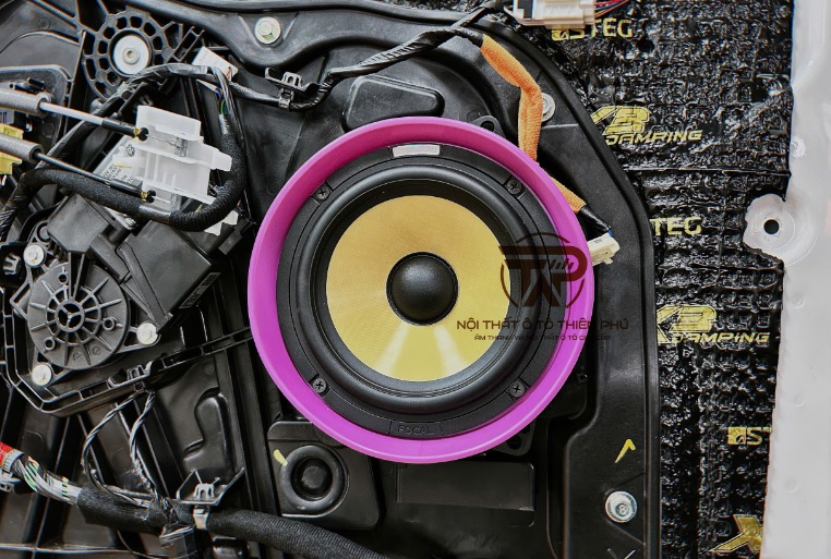 loa woofer lắp cánh xe santafe