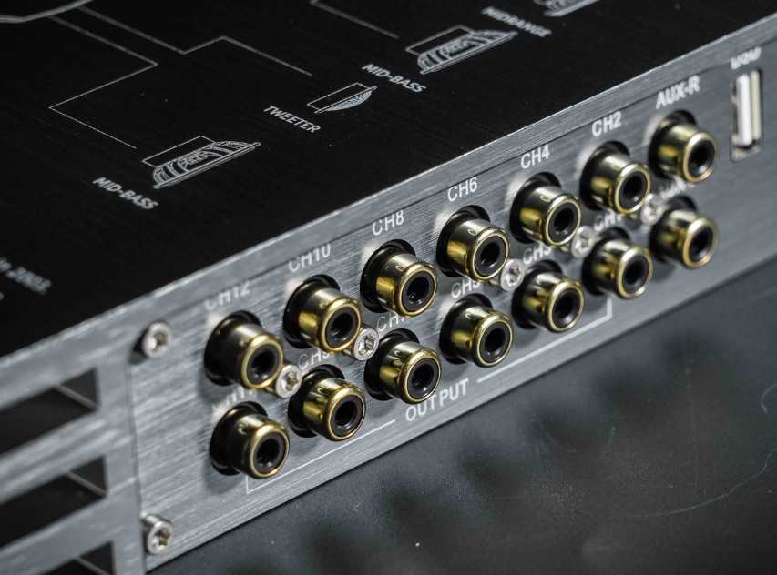 DSP Rockpower R12.10 tích hợp Ampli 10 kênh công suất max 150W